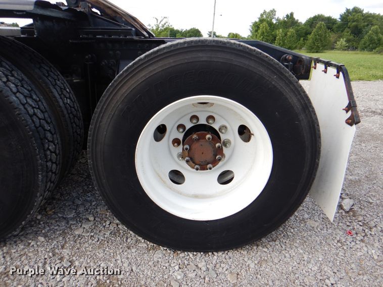 image for item HT9272 2012 Mack CHU613  semi truck