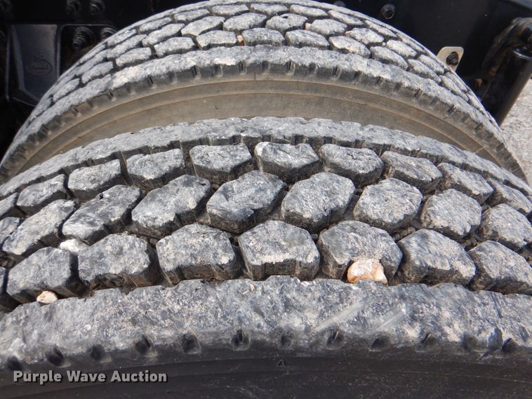 image for item HT9272 2012 Mack CHU613  semi truck