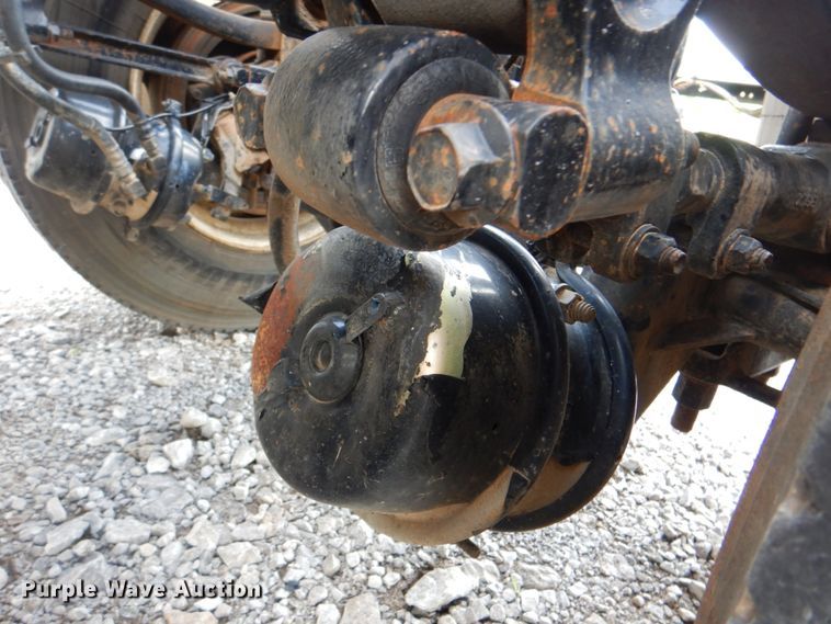 image for item HT9272 2012 Mack CHU613  semi truck