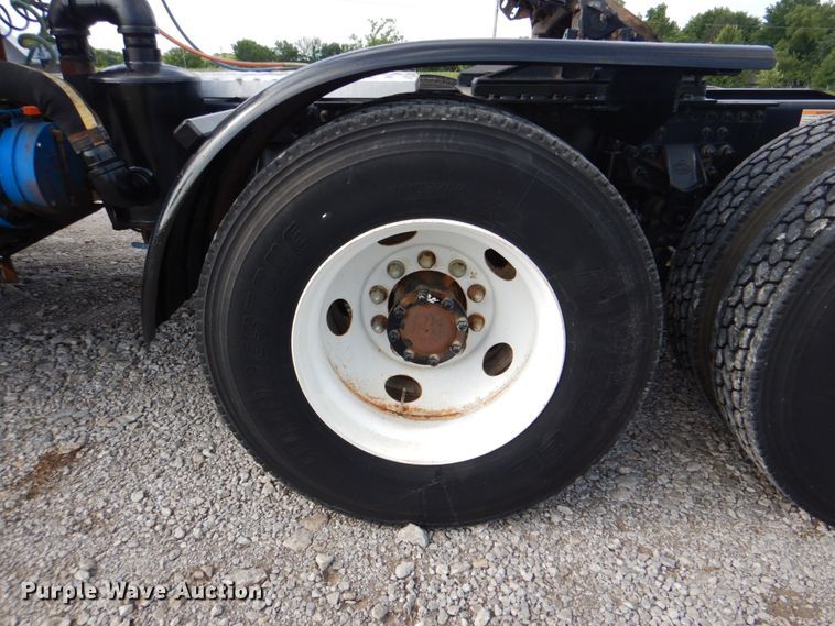 image for item HT9272 2012 Mack CHU613  semi truck