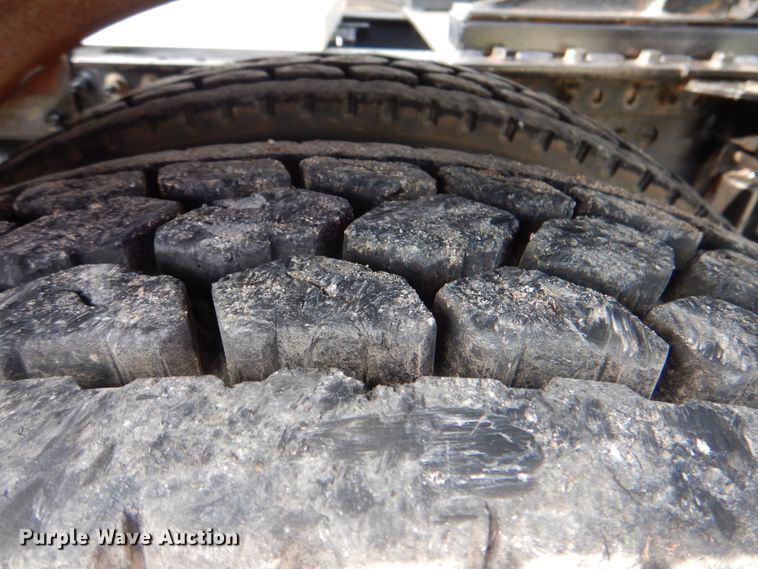 image for item HT9272 2012 Mack CHU613  semi truck