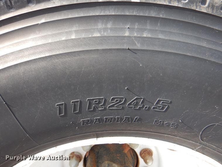 image for item HT9272 2012 Mack CHU613  semi truck