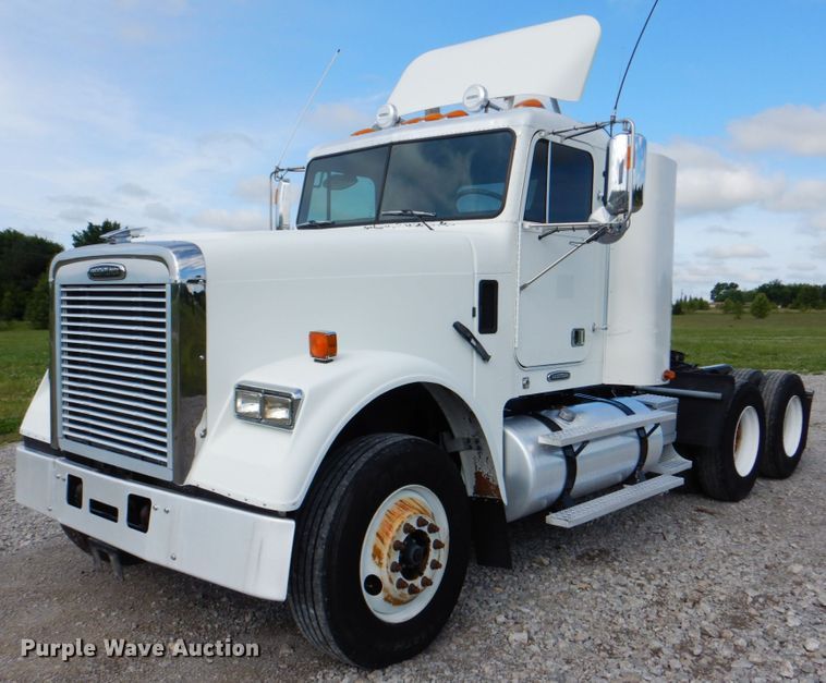 image for item HT9273 2010 Freightliner FLD120  semi truck