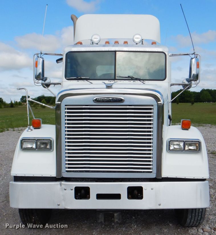 image for item HT9273 2010 Freightliner FLD120  semi truck