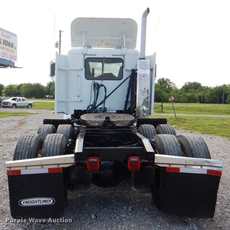 image for item HT9273 2010 Freightliner FLD120  semi truck