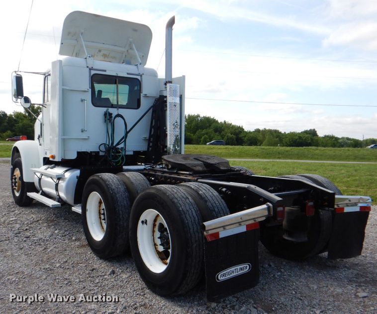 image for item HT9273 2010 Freightliner FLD120  semi truck