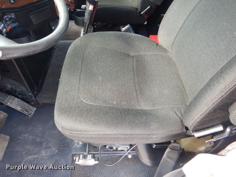 image for item HT9273 2010 Freightliner FLD120  semi truck