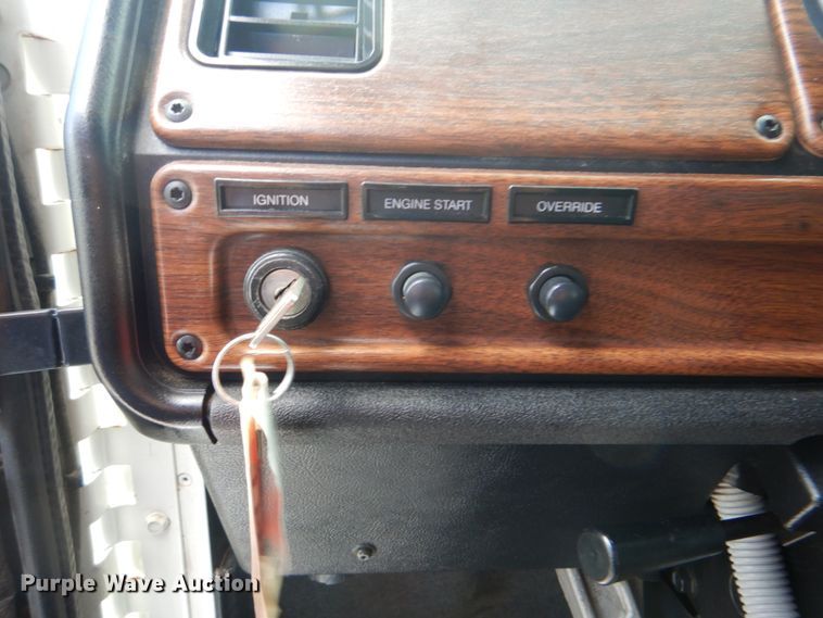 image for item HT9273 2010 Freightliner FLD120  semi truck