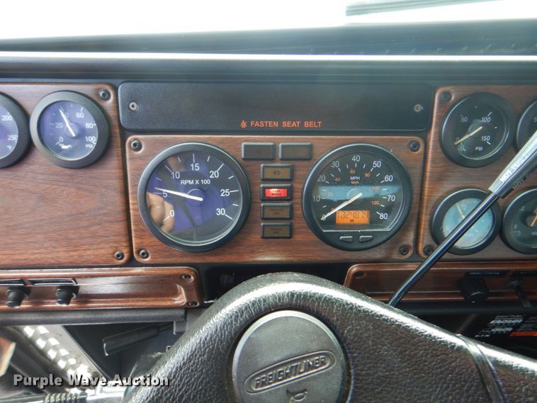 image for item HT9273 2010 Freightliner FLD120  semi truck