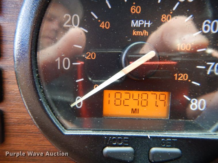 image for item HT9273 2010 Freightliner FLD120  semi truck