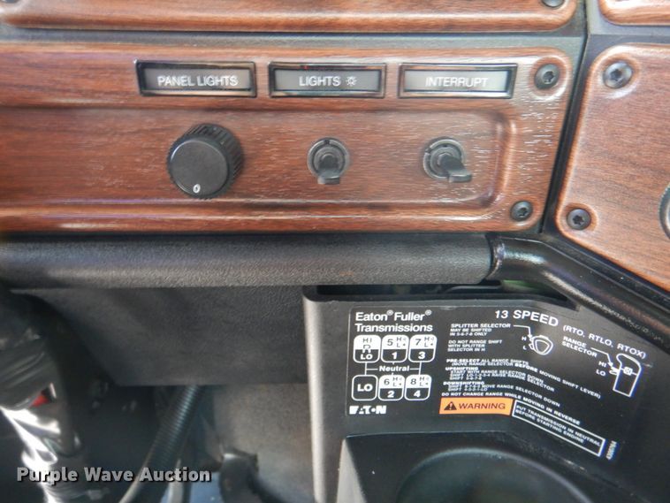 image for item HT9273 2010 Freightliner FLD120  semi truck