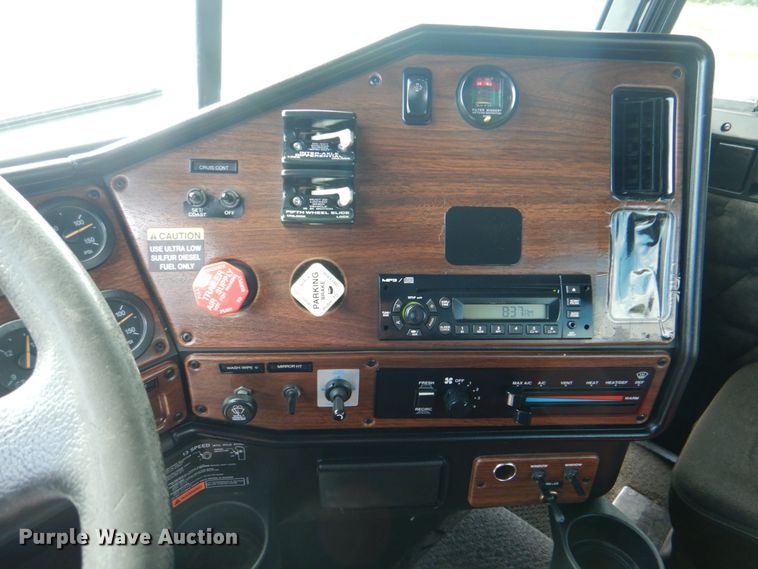 image for item HT9273 2010 Freightliner FLD120  semi truck