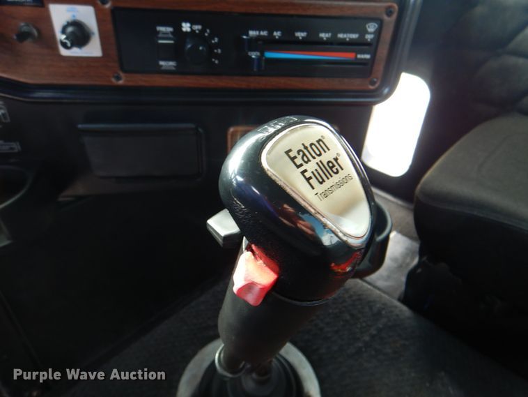 image for item HT9273 2010 Freightliner FLD120  semi truck