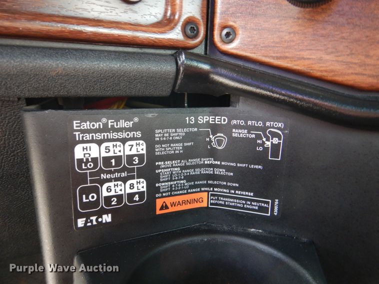 image for item HT9273 2010 Freightliner FLD120  semi truck