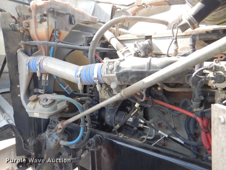 image for item HT9273 2010 Freightliner FLD120  semi truck