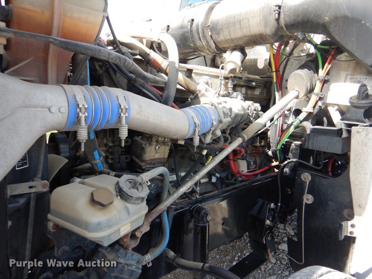 image for item HT9273 2010 Freightliner FLD120  semi truck