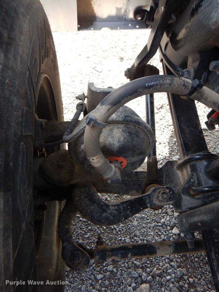 image for item HT9273 2010 Freightliner FLD120  semi truck