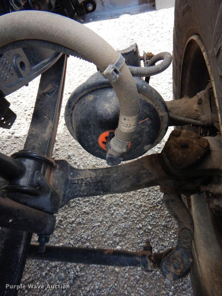 image for item HT9273 2010 Freightliner FLD120  semi truck