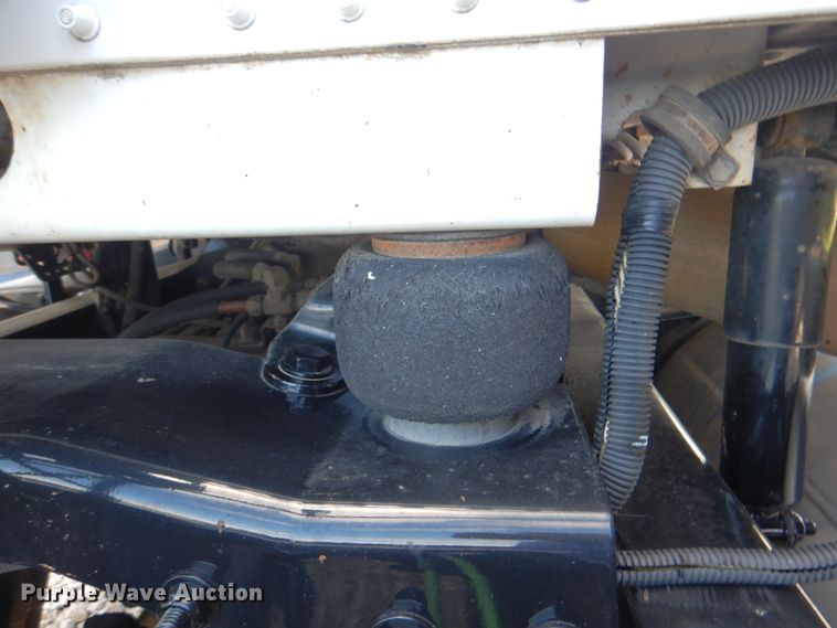 image for item HT9273 2010 Freightliner FLD120  semi truck