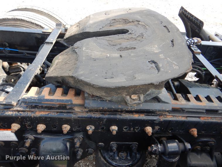 image for item HT9273 2010 Freightliner FLD120  semi truck