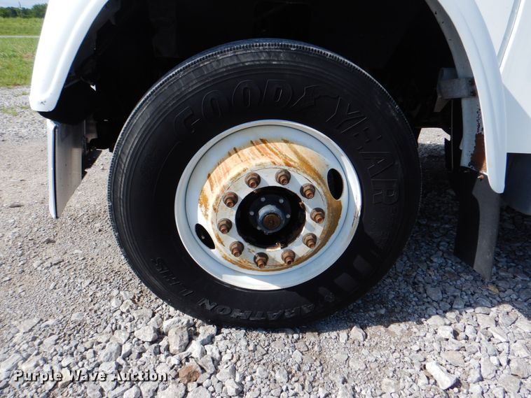 image for item HT9273 2010 Freightliner FLD120  semi truck