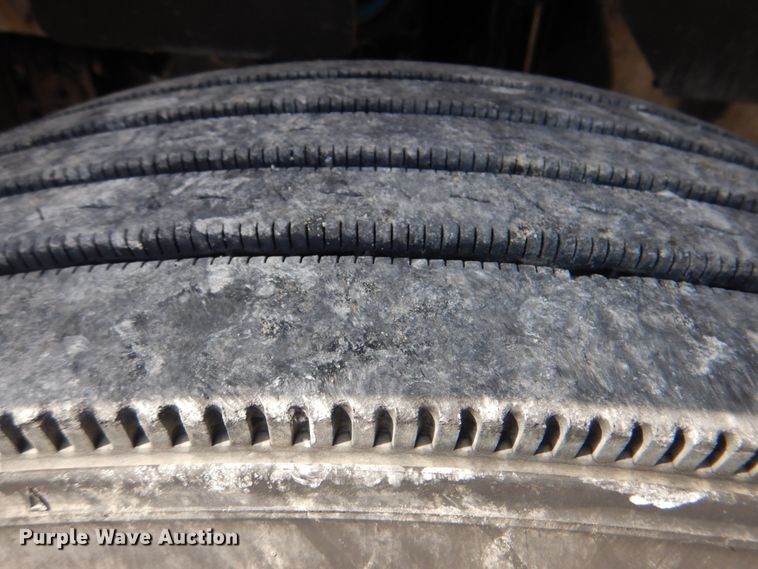 image for item HT9273 2010 Freightliner FLD120  semi truck