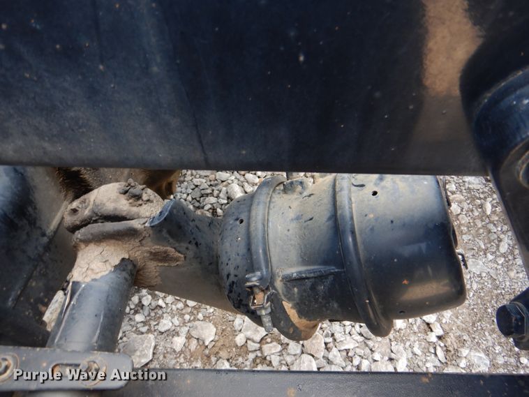 image for item HT9273 2010 Freightliner FLD120  semi truck