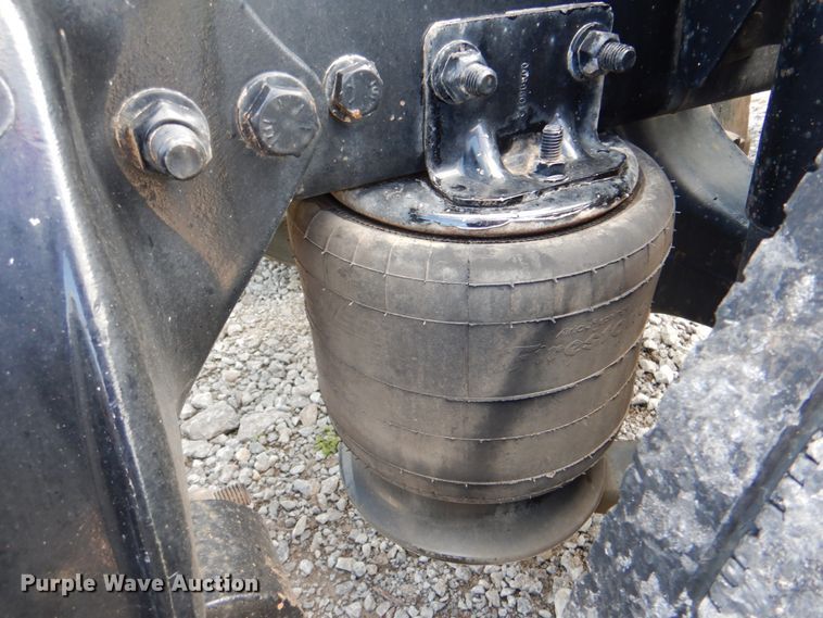 image for item HT9273 2010 Freightliner FLD120  semi truck