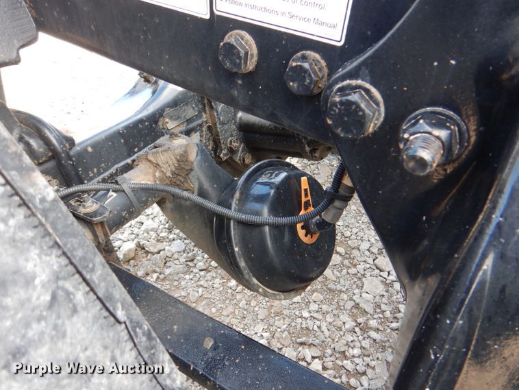 image for item HT9273 2010 Freightliner FLD120  semi truck