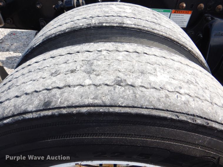 image for item HT9273 2010 Freightliner FLD120  semi truck