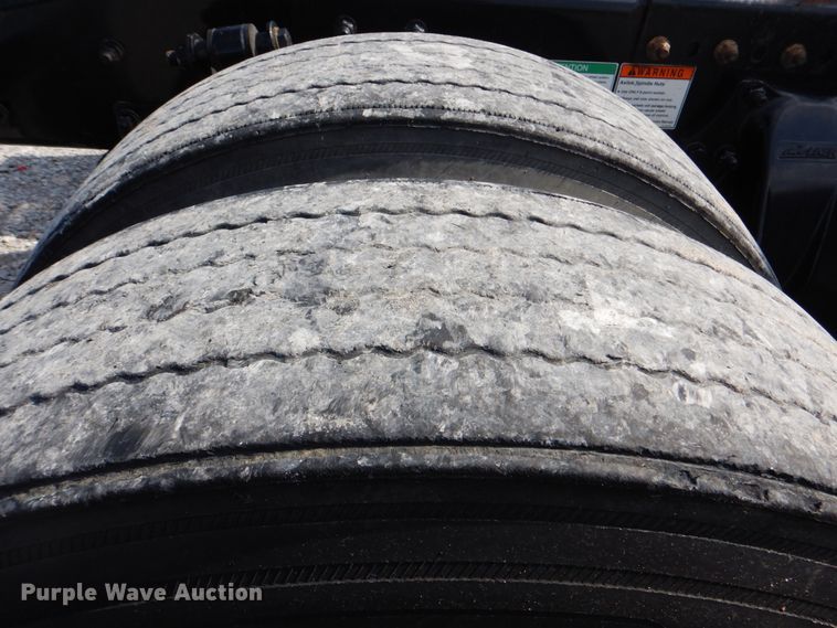 image for item HT9273 2010 Freightliner FLD120  semi truck