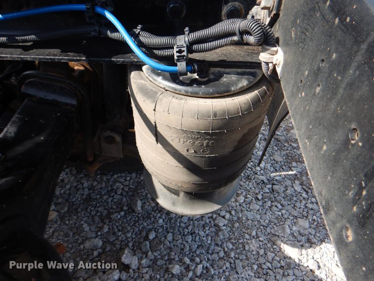 image for item HT9273 2010 Freightliner FLD120  semi truck