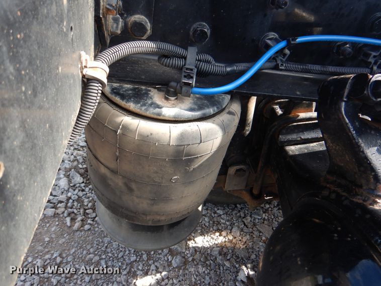 image for item HT9273 2010 Freightliner FLD120  semi truck