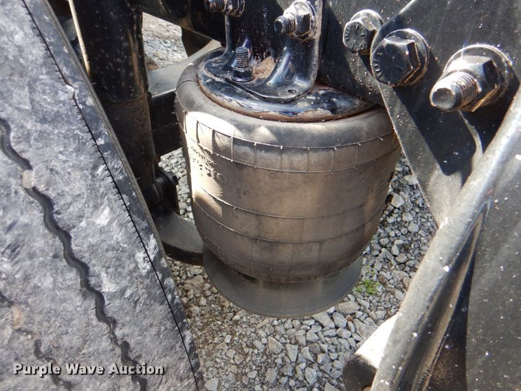 image for item HT9273 2010 Freightliner FLD120  semi truck