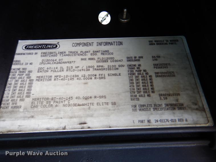image for item HT9273 2010 Freightliner FLD120  semi truck