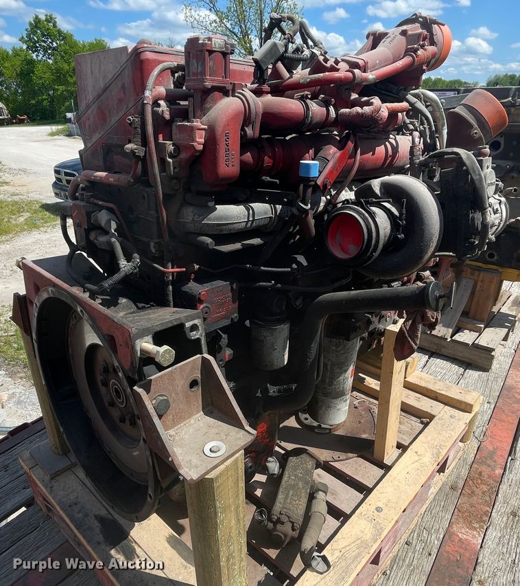 image for item IC9269 Cummins ISM  10.8L six cylinder diesel engine