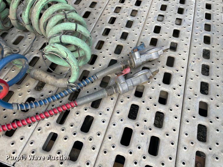 image for item IC9274 1998 Ford LA9000  semi truck