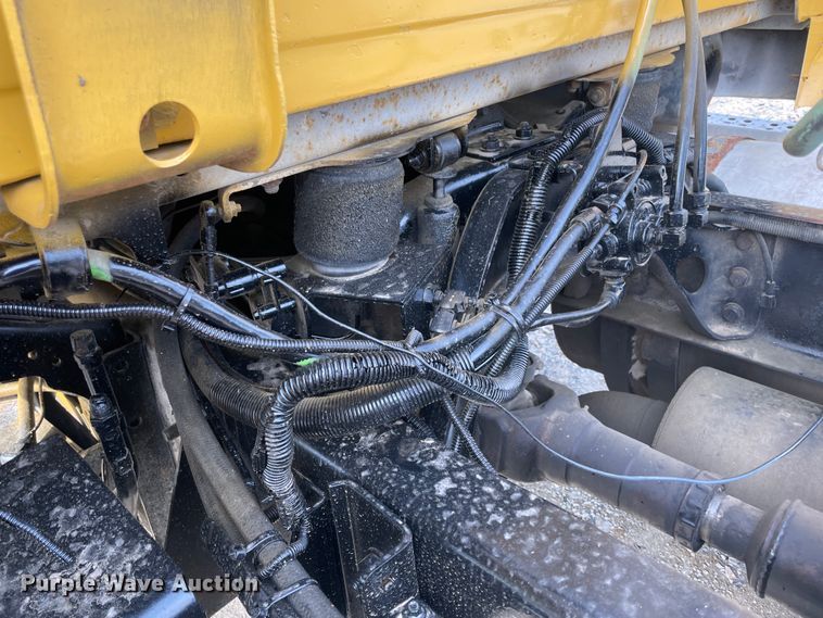 image for item IC9274 1998 Ford LA9000  semi truck