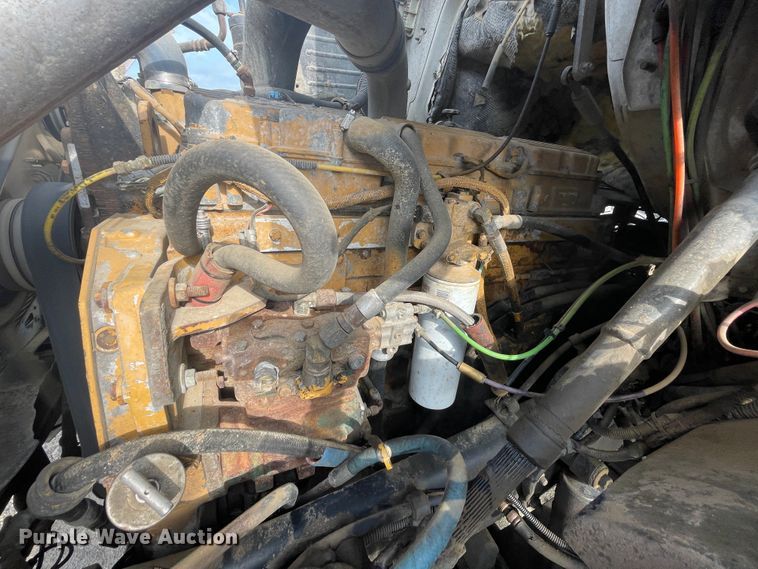 image for item IC9274 1998 Ford LA9000  semi truck