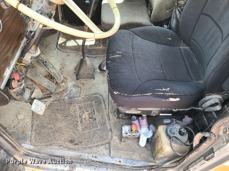 image for item IC9763 1983 Peterbilt 359  semi truck