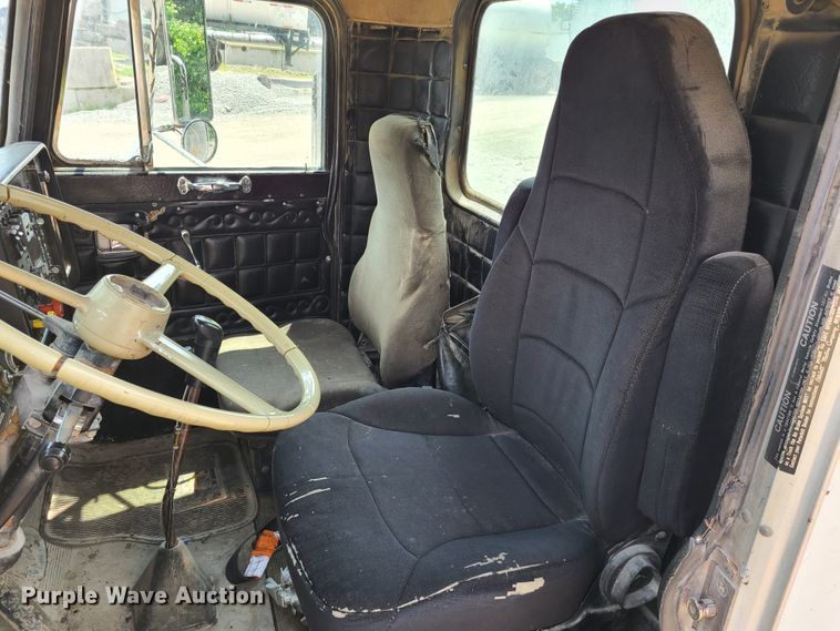 image for item IC9763 1983 Peterbilt 359  semi truck