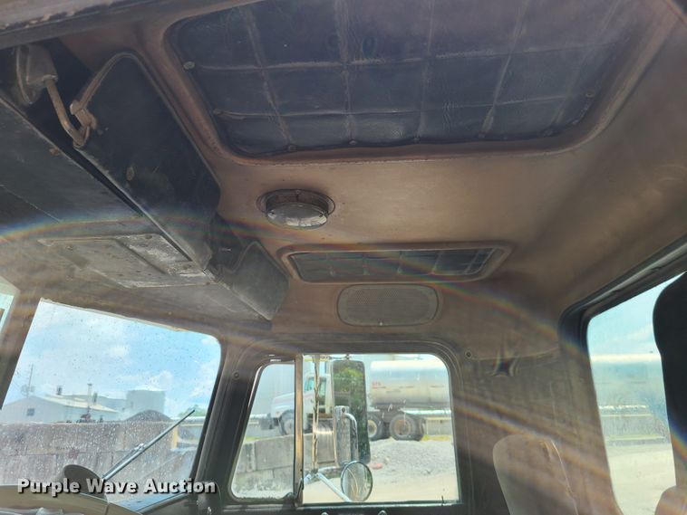 image for item IC9763 1983 Peterbilt 359  semi truck