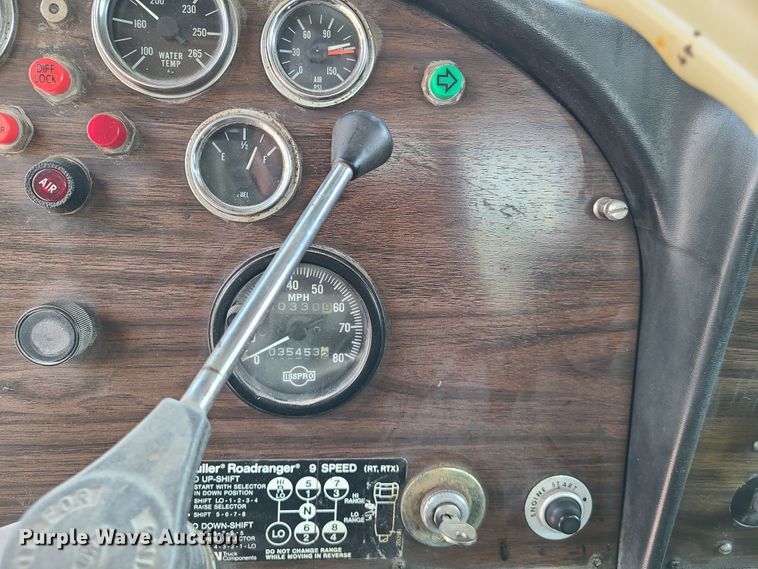 image for item IC9763 1983 Peterbilt 359  semi truck