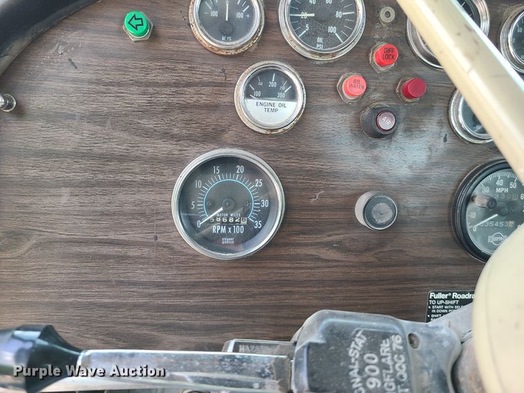 image for item IC9763 1983 Peterbilt 359  semi truck