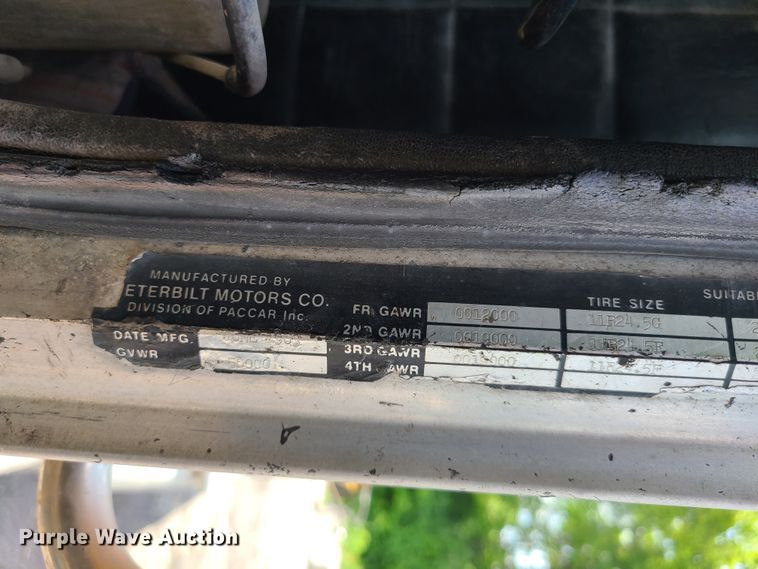 image for item IC9763 1983 Peterbilt 359  semi truck