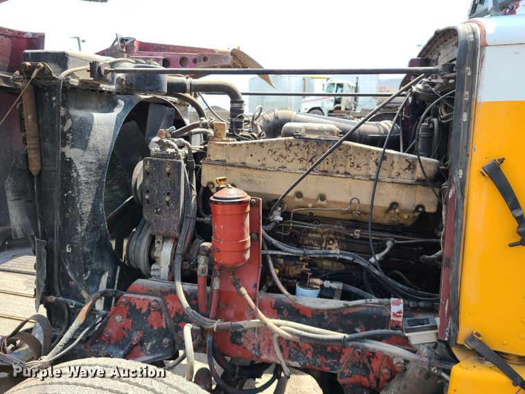 image for item IC9763 1983 Peterbilt 359  semi truck