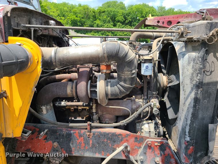 image for item IC9763 1983 Peterbilt 359  semi truck