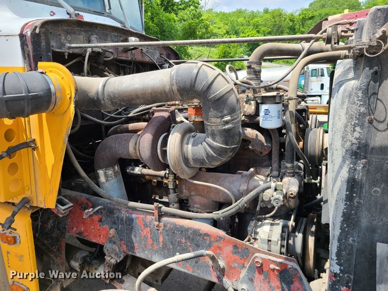 image for item IC9763 1983 Peterbilt 359  semi truck