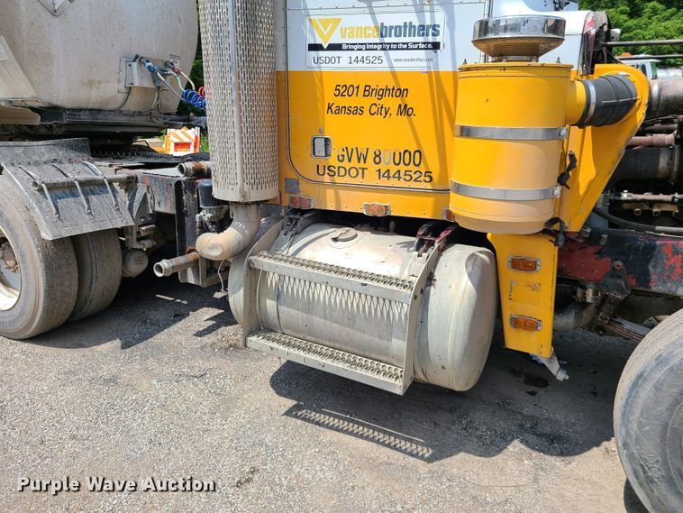 image for item IC9763 1983 Peterbilt 359  semi truck