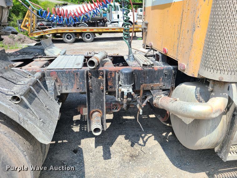 image for item IC9763 1983 Peterbilt 359  semi truck